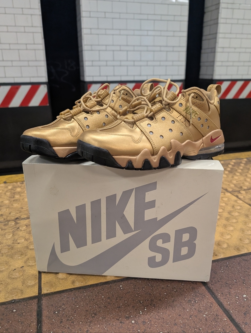 IM4283 700 Nike SB Air Max 2 CB '94 Low Supreme Metallic Gold | Mens 9